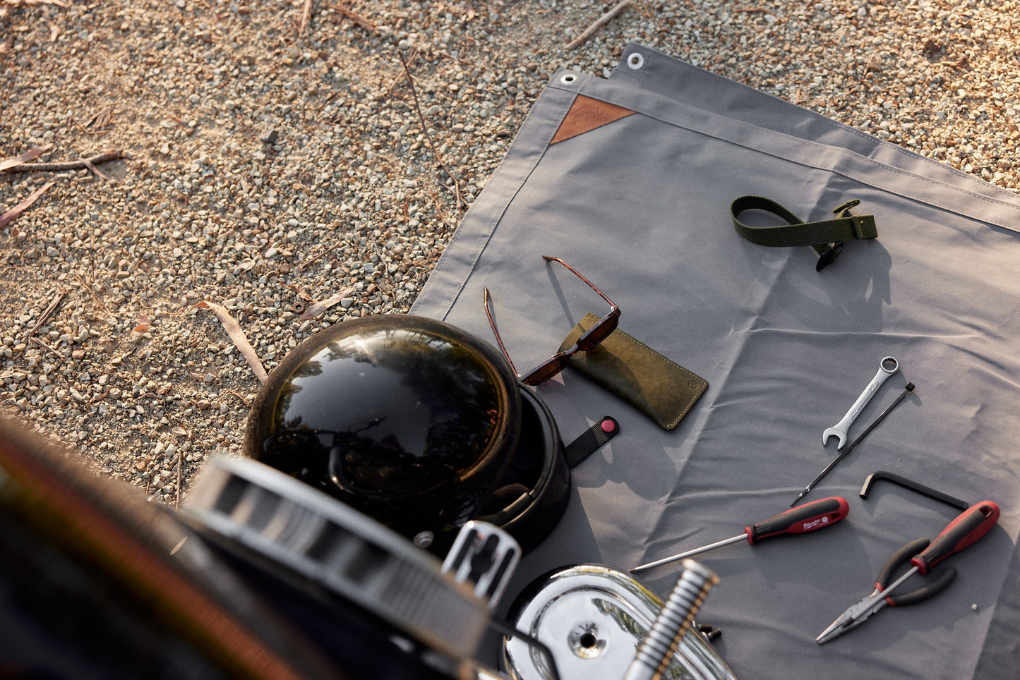Canvas field rug / ground mat in kelp brown | READY TO SHIP WITHOUT LEAD TIME.
-> View full range of field rugs and blankets
Australian made, no-compromise outdoor field rug / utility blanket. Built in Austr | Canvas field rug / ground mat - Kohutt™ | Borne of the Sea