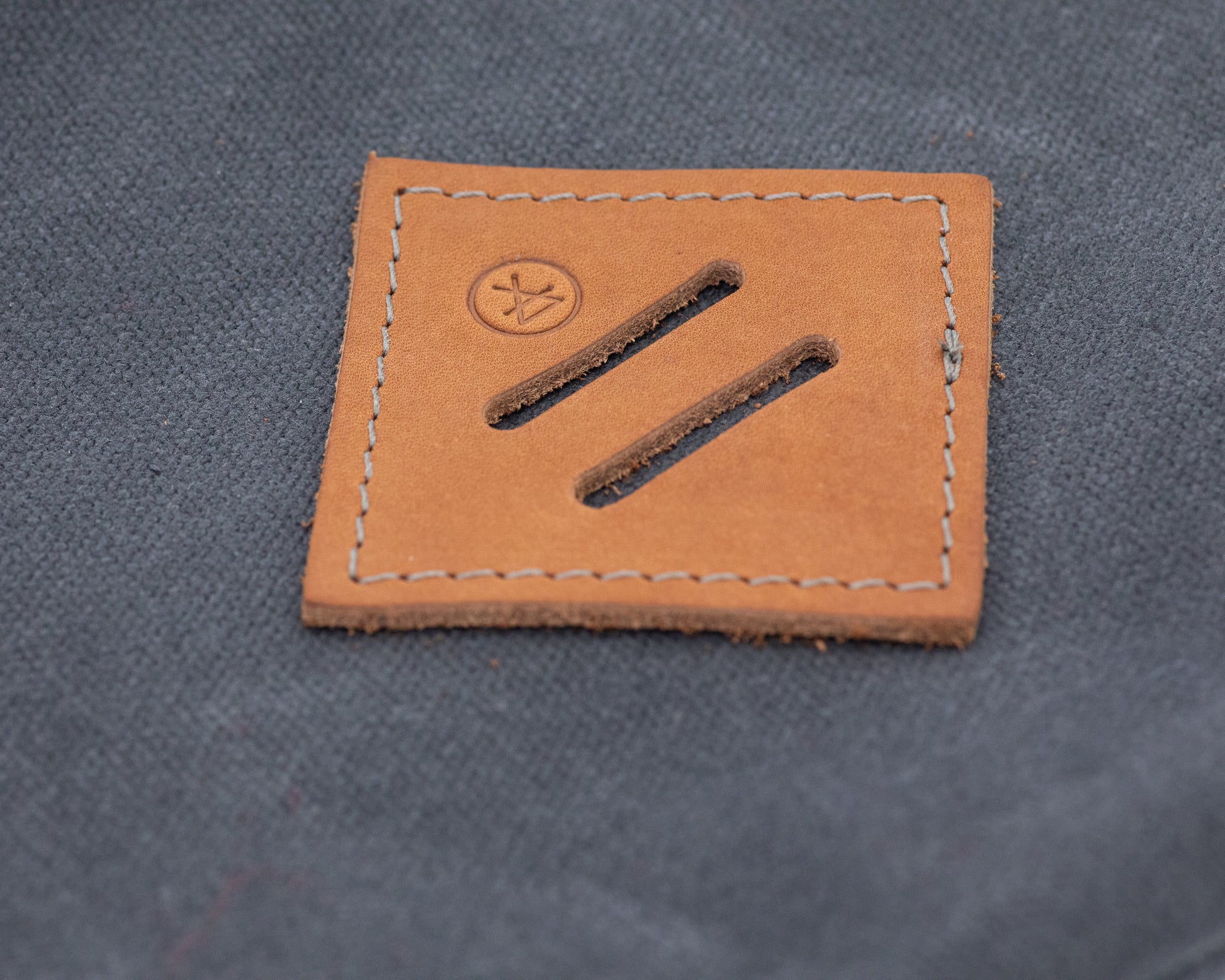 Waxed canvas field zipper pouch | READY TO SHIP WITH NO LEADTIME
A general purpose EDC (everyday carry) field pouch, designed for carrying tools, utensils, travel documents/passports, digital devices | Waxed canvas field zipper pouch - Kohutt™ | Borne of the Sea