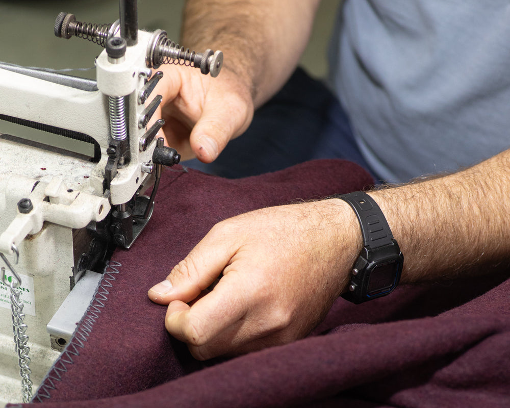 Wool blanket in coral oxide (new!) - Kohutt™ | Threadworks