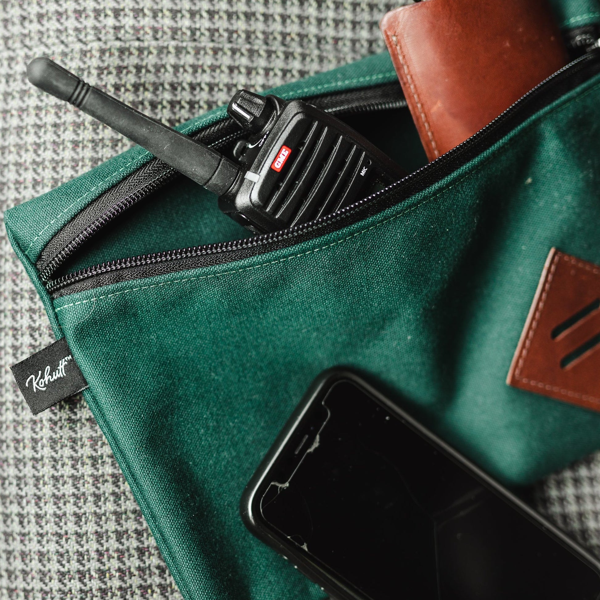 Heritage green canvas field zipper travel pouch | READY TO SHIP WITH NO LEADTIME
A general purpose EDC (everyday carry) field pouch, designed for carrying tools, utensils, travel documents/passports, digital devices | Heritage green canvas field zipper travel pouch - Kohutt™ | Borne of the Sea