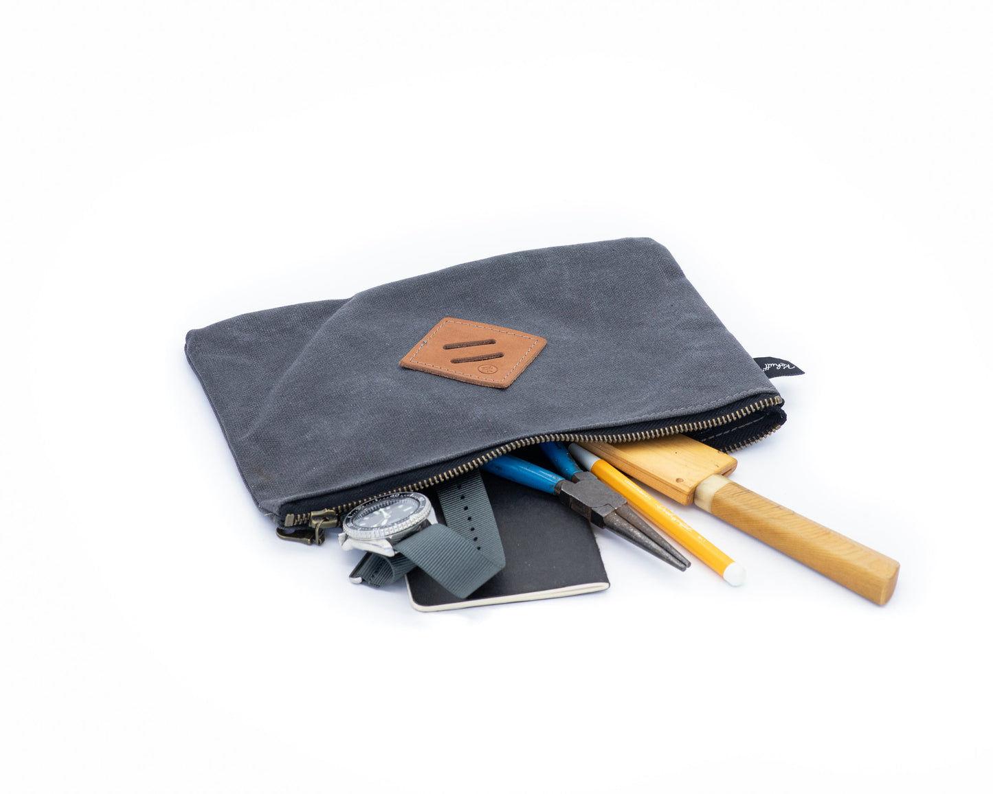 Waxed canvas field zipper pouch | READY TO SHIP WITH NO LEADTIME
A general purpose EDC (everyday carry) field pouch, designed for carrying tools, utensils, travel documents/passports, digital devices | Waxed canvas field zipper pouch - Kohutt™ | Borne of the Sea