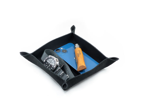 Valet / change tray | Valet / change / dump tray in black full-grain Australian tanned leather, with hand-whipped corners in waxed heavyweight thread. Kohutt makers mark in centre of tray | Valet / change tray - Kohutt™ | Borne of the Sea